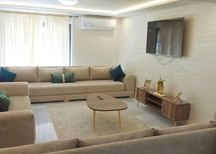 Elegant Duplex Avec Deux Piscines Et Une Vue Magnifique